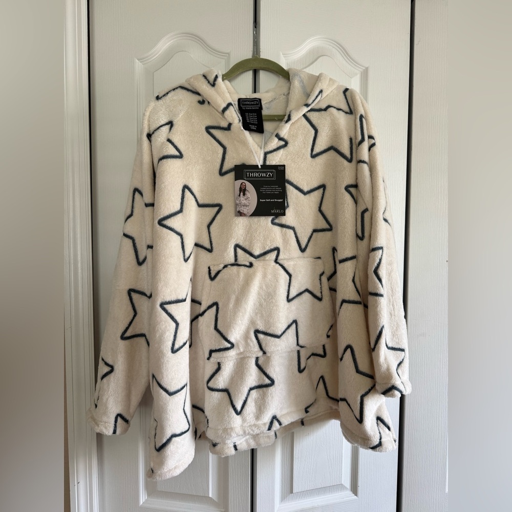 Throwzy Junior Snuggly By Marlo Lorenz